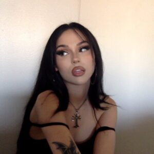 Maggie Lindemann Instagram - 🩹🧸👼🏻🖤hcydttm?
