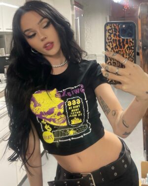 Maggie Lindemann Instagram - new @swixxz just dropped 🖤 u already knoow swixxz.com