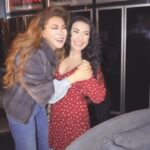 Maguy Bou Ghosn Instagram - يا حبيبتي انتي كانت أحلى مفاجأة. ما في أهضم منّك.. كلك محبة وعفوية ♥️ @nawalelzoghbi وبالنسبة للحلقة الأخيرة ما فيّ خبرك هون.. ولا تحت الهوا 😅 بدي تحضري وتتحمّسي 😀♥️ I Love you ♥️ #Repost @nawalelzoghbi اقتَحَمت تصوير #للموت٣ لان ما حداً عم بيقلّي شو النهاية !!!! لا @maguyboughosn ولا @merhebalaa ولا حتى #جمال_سنان