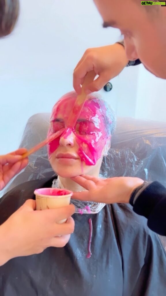 Maguy Bou Ghosn Instagram - This is how we’ve worked on the face mask 🤯 كواليس تحضير ماسك الوجه لتصوير الإعلان الترويجي لمسلسل #ع_أمل #رمضان #ماغي_بو_غصن | #MaguyBouGhosn