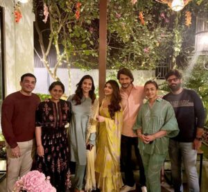 Mahesh Babu Instagram - Happy Sankranthi 

Blockbuster celebrations 💥💥💥
#GunturKaaram

@namratashirodkar @sreeleela14 @meenakshichaudhary006 @nagavamsi19 #DilRaju