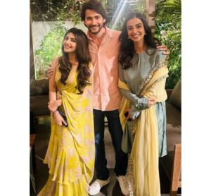Mahesh Babu Instagram - Happy Sankranthi 

Blockbuster celebrations 💥💥💥
#GunturKaaram

@namratashirodkar @sreeleela14 @meenakshichaudhary006 @nagavamsi19 #DilRaju