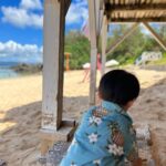 Mai Hakase Instagram - OKINAWA🏝️ 沖縄では毎日プールと海🏝️ 宿泊したリッツカールトンのプール、サンセットの時に行ったのでとても綺麗な写真が撮れました✌️なのでどすっぴんで恥ずかしいですが載せました🤣 息子がプールが好きで早く入りたくて、 浮き輪を持って早く早くと先に行っちゃいます🥺 海は息子今回が初めてでしたが抵抗もなくプール同様楽しんでました🏊私もお腹が大きい妊婦ですがマタニティ水着を着て一緒に泳ぎましたよー☺️透き通った海水で気持ちよかったー🩵 この夏はサマーランドやラグーナテンボス行ったりとプールたくさん行きました🥺 1人目の時のようなゆったり穏やかな妊娠生活とはいかず、 元気な息子と過ごしながらの妊娠生活はなかなか大変ですが、まわりの方々に助けられてなんとかやっていけてます☺️❣️ #妊娠生活 #2人目妊娠中 #男の子ママ #2歳児ママ #okinawa リッツカールトン沖縄