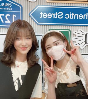 Mai Hakase Instagram - 友達のゴニオッパ @gunheenim のヘアサロン @gunhee_tokyo にてカラーカット💇‍♀️韓国のヘアスタイルにしたいならここがオススメです❤️サロンの中も韓国のヘアサロンのようなので韓国に行ったような気分にもなります♪
是非行ってみてください🥰
スアさんありがとうございます🥺

@gunhee_tokyo 
@suakm_gunhee 
@gunheenim

#韓国ヘアスタイル