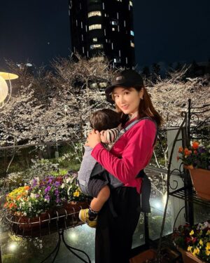 Mai Hakase Instagram - 今年も桜きれいだったなぁ🌸
毎年、自分の誕生日頃は寒い冬からだんだん暖かくなり桜が咲いて外を歩きたくなるような、そんな春の訪れを感じられるこの時期が（花粉症も無いので）1年で1番好きです🥺❤️

#桜
#sakura