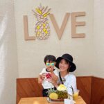 Mai Hakase Instagram - 名護パイナップルパーク🍍 暑さが苦手な息子は、 パイナップル畑をトゥクトゥク🛺に乗って進んだり、植物園をまわるのも暑すぎてずっとぐったりで無表情でした😅涼しいところでパイナップルかき氷食べるのと恐竜エリアだけはテンションが上がってました😂 #名護パイナップルパーク #nagopineapplepark #나고파인애플파크 名護パイナップルワイナリー