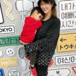 Mai Hakase Instagram - 息子のヘアカット💇❤️ いつも @suho_gunhee さんにかっこよくしてもらってます🥰❤️前はイヤイヤでカットも大変だったけど、 今日は、お利口にしてたらパウパトのおもちゃをその後買いに行くよって言ったら大人しくカットされてくれました🤣 ものでつるの良くないとは思っても、どうしてもしてしまう😅魔の2歳児のワガママに打ち勝つには仕方ないのかな😂 Thank you♡ @gunhee_tokyo @suho_gunhee @gunheenim #男の子ママ #表参道ヘアサロン #gunheetokyo