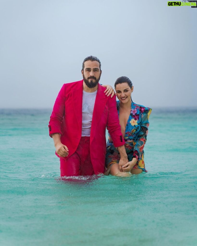 Maite Perroni Instagram - Aquí vamos!!! La vida se cuenta mucho mejor a tu lado. Gracias por estos días tan felices juntos!!! #honeymoon #blessed Maldives