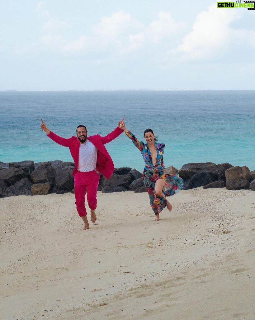 Maite Perroni Instagram - Aquí vamos!!! La vida se cuenta mucho mejor a tu lado. Gracias por estos días tan felices juntos!!! #honeymoon #blessed Maldives
