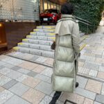 Maki Tamaru Instagram - お返事します^ - ^ ご質問いただいておりました 一枚目の写真の ブーツは　@pierrehardy パンツは COSTUME NATIONAL です。 2枚目からの カーキカラーのダウンジャケットは @sacaiofficial ブーツは @galerievie_jp です^ ^ 後半の写真は 昨日の激し目な風の中 一生懸命歩いている私を インスタハズバンド。 いる？。。。（；￣ェ￣）この写真。 しかも、良い写真が撮れたと　満足気味の相方さん。😩 主人の撮る写真は、ほとんど こんな写真ばかり。 #私服 #インスタハズバンド