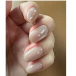 Maki Tamaru Instagram - 私は自分用の お気に入りのマグカップやグラスを 準備するようにしている。 1日のスタートに気合い注入 コーヒーTimeや☕️ 1日のラストにほっと一杯🍷 （今夜は、ホットワインで） 束の間であろうとも、そんな貴重な自分時間を 楽しみたいので そこには全力を尽くす笑💪 自分なりのスペシャルな演出を楽しむ。 その日の気分の香りと、その日のテンションの音楽を。 10分でもいい、5分でもいい 気持ちよく、深い呼吸を味わう時間を作らなければ。 そして、1日のメリハリある時間を楽しむ。 それが　明日への活力 この数週間は、なかなか激しかった💦 ほんと改めてなかなか激しかった。 やつれている私を見て 相方さんが、今夜は晩御飯を担当してくれました ありがたや。🙏 そして、今日は 撮影の下準備に いつもお世話になっている @penelopetokyo へ。 マグネットネイルに初挑戦 このプルンとちゅるんと感がたまらない♡ シンプルな地味めカラーでも 華やかに、きらびやかに仕上がる この感じ、すごっ。 へぇ〜🤩ネイルの世界も 激しく進歩してるんだなぁ〜。すごい🥺 今夜は、ピップエレキバンに癒され 水素を吸いながら爆睡します💤 おやすみなさい。また明日。