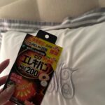 Maki Tamaru Instagram - 私は自分用の お気に入りのマグカップやグラスを 準備するようにしている。 1日のスタートに気合い注入 コーヒーTimeや☕️ 1日のラストにほっと一杯🍷 （今夜は、ホットワインで） 束の間であろうとも、そんな貴重な自分時間を 楽しみたいので そこには全力を尽くす笑💪 自分なりのスペシャルな演出を楽しむ。 その日の気分の香りと、その日のテンションの音楽を。 10分でもいい、5分でもいい 気持ちよく、深い呼吸を味わう時間を作らなければ。 そして、1日のメリハリある時間を楽しむ。 それが　明日への活力 この数週間は、なかなか激しかった💦 ほんと改めてなかなか激しかった。 やつれている私を見て 相方さんが、今夜は晩御飯を担当してくれました ありがたや。🙏 そして、今日は 撮影の下準備に いつもお世話になっている @penelopetokyo へ。 マグネットネイルに初挑戦 このプルンとちゅるんと感がたまらない♡ シンプルな地味めカラーでも 華やかに、きらびやかに仕上がる この感じ、すごっ。 へぇ〜🤩ネイルの世界も 激しく進歩してるんだなぁ〜。すごい🥺 今夜は、ピップエレキバンに癒され 水素を吸いながら爆睡します💤 おやすみなさい。また明日。