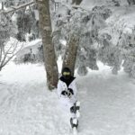 Maki Tamaru Instagram - 北海道生まれの相方さんは いくらでも滑りたいのでしょうけど 大阪府、雪少ないエリア生まれの私からしたら ずいぶん必死でついていかないと 相方さんと🦕🦕恐竜たちに 辿り着けないのです。。。(￣^￣)ゞ (๑•ૅㅁ•๑) もう少し気遣ってください💢 なので、休憩すると言って1度座ったら 満足いくまで絶対に動きませぬ💪