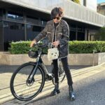 Maki Tamaru Instagram - お返事します^ - ^ ご質問いただいておりました 一枚目の写真の ブーツは　@pierrehardy パンツは COSTUME NATIONAL です。 2枚目からの カーキカラーのダウンジャケットは @sacaiofficial ブーツは @galerievie_jp です^ ^ 後半の写真は 昨日の激し目な風の中 一生懸命歩いている私を インスタハズバンド。 いる？。。。（；￣ェ￣）この写真。 しかも、良い写真が撮れたと　満足気味の相方さん。😩 主人の撮る写真は、ほとんど こんな写真ばかり。 #私服 #インスタハズバンド