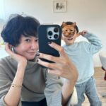 Maki Tamaru Instagram - 今年 おはつの ヘアカットは 次男🦖同伴で🙏 ちょいボブ寄りのショートカットに。 わかめちゃん風　♡ @twiggy_mihomatsuura さんは いつも新鮮スタイルを私に注いでくださるので いつも新しい自分に出会う事ができ 凄く、ワクワクする サロン　（ツイギー）に行くたびにトキメキと、自分の幅が広がる不思議な感覚をいただける 私にとって、かなり大切なパワースポット🙏 いくつになっても、ご機嫌に、全力に 未知なるヘアスタイルを全力で楽しみたい♡ まだまだいろんな自分を見つけたい！そんな感じです✨ 今日は夕食の片付けの後 ニット類のお洗濯　🧺 ラジオとお気に入りの香りと可愛い🌸に るんるん🎵パワーをもらいながら 1週間の中では、1番重ためな 月曜日もやり切りました💪 カモミールのお茶を、一杯ひっかけて💃 ベッドに飛び込みます おやすみなさい また、あした^ - ^