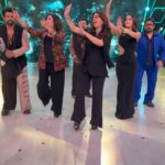 Malaika Arora Instagram - Ek reel toh banta hain.. when @iamjuhichawla arrives on the sets.. @sonytvofficial #jhalakdikhlajaa ♥️♥️♥️