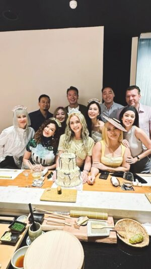 Manaswee Krittanookul Instagram - Happy birthday to gorgeous girl in the whole world @sunisajett we love you so much ♥️♥️
Birthday lunch at @nikakubangkok 
นิกากุ (Nikaku) ร้านโอมากาเสะ เจ้าของรางวัลมิชลิน 2 ดาวจากคิตะคิวชู ประเทศญี่ปุ่น โดยเชฟเซตสึโอะ ฟูนาฮาชิ
เราขอเสนอประสบการณ์สุดพิเศษให้คุณได้ลิ้มรสโอมากาเสะพร้อมปลาแบบสดใหม่ที่ส่งตรงจากช่องแคบคันมนและทะเลรอบๆเกาะคิวชู นิกากุยึดมั่นในความสดใหม่ของปลา ซึ่งเป็นปัจจัยหลักของซูชิสไตล์เอโดะ (Edomae) นั่นจึงเป็นเหตุผลหลักที่เราใส่ใจเลือกสรรและให้ความสำคัญต่อความสดของปลาชนิดต่างๆ ที่นำมาทำซูชิ
 
❘ Nikaku Bangkok ❘
โอมากาเสะ 20 คอร์ส
ราคา 7,500 บาท++ / ท่าน
 
📍โรงแรม W Bangkok ชั้น G
จองที่นั่ง: https://www.nikakubangkok.com/reservation
โทร: +66 (0)80-732-2338 

❘ เวลาทำการ ❘ 
เปิดทุกวันพฤหัสบดี ถึง วันอังคาร (หยุดทุกวันจันทร์)
รอบเที่ยง 12:00 น.
รอบเย็น 17:30 น. และ 20:00 น.
 
#nikakubangkok #japaneserestaurant #michelinguidethailand
 
 
Nikaku Bangkok, 🏆MICHELIN Guide 2024, serves authentic Edomae sushi with freshly sourced fishes from the Kanmon Straits Japan. Omakase menu presented by Executive Chef Setsuo Funahashi from Nikaku Japan, 2 MICHELIN-Starred omakase restaurant in Kitakyushu.
❘ Nikaku Bangkok ❘
Omakase 20 Courses
7,500 THB++ / per person
 
📍W Bangkok G Floor 
Reservation: https://www.nikakubangkok.com/reservation
Tel: +66 (0)80-732-2338 

❘ Open Hours ❘ 
Thursday to Tuesday 
Lunch 12:00 
Dinner 17:30 / 20:00 
 
#nikakubangkok #japaneserestaurant #michelinguidethailand