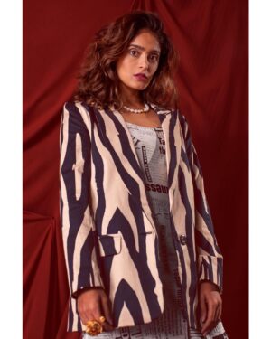 Mandeep Dhillon Instagram - “Believe in yourself. Have a plan, but don’t be worried if that plan changes over time. Know it’s ok to dream big.” 

For: @gr8tmagazine 
Stylist: @itsamandalim 
Hair & Makeup: @kimbermakeup 
Photograher: @robbklassen