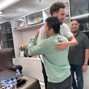 Manny Pacquiao Instagram - Thank you @klaythompson & @looney for the visit. Welcome back to the Philippines! 🇵🇭 🏀 🥊