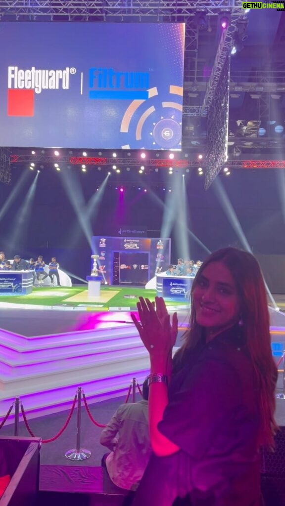 Mansi Taxak Instagram - Had the opportunity to attend the finals for GEPL Real cricket, for the first time in the world. Was cheering loudest for New York Apes✨✨ @gepl_official @jetsynthesys @realcricket_official #FindYourGlory #GEPL #eCricket #RealCricket #esports #JetSynthesys Pune, Maharashtra