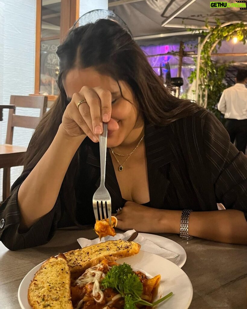 Mansi Taxak Instagram - Clearly food is my love language ✨ #foodie #meandmyfood #instadaily #instagram #explore #explorepage #trending Carter Road