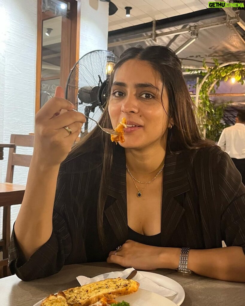 Mansi Taxak Instagram - Clearly food is my love language ✨ #foodie #meandmyfood #instadaily #instagram #explore #explorepage #trending Carter Road