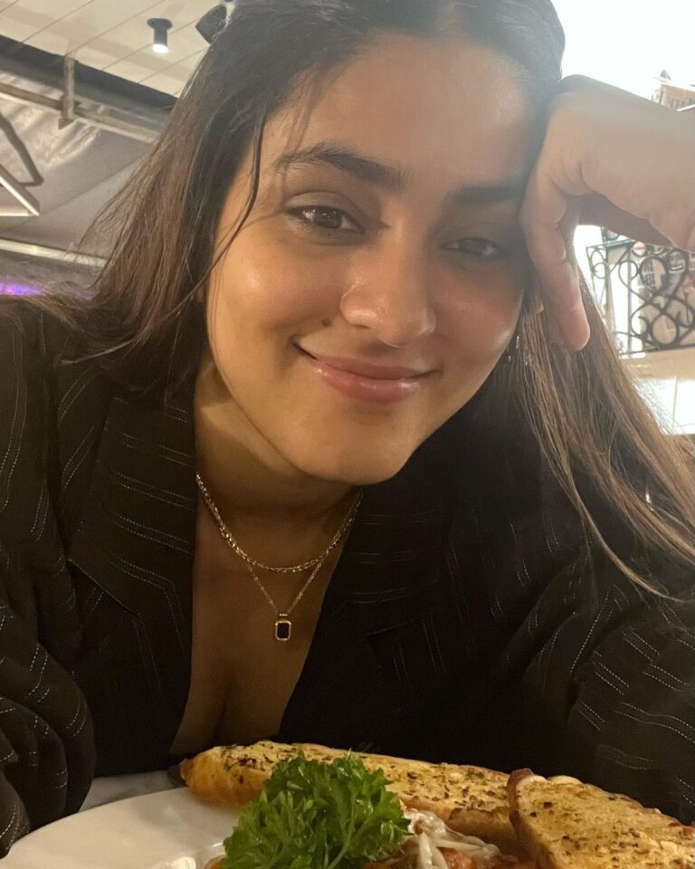 Mansi Taxak Instagram - Clearly food is my love language ✨ #foodie #meandmyfood #instadaily #instagram #explore #explorepage #trending Carter Road