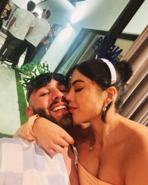 Manuel Turizo Instagram - Ojalá sean muy felices porque eso es lo importante family ❤️ el 2024 nos lo comemos vivo si o si 🕯