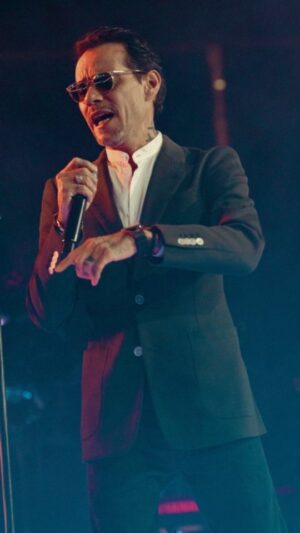 Marc Anthony Instagram - Siempre es un gusto gozar con ustedes mi gente! #ViviendoTour