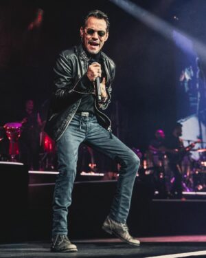 Marc Anthony Instagram - ¿Qué creen que estaba cantando?