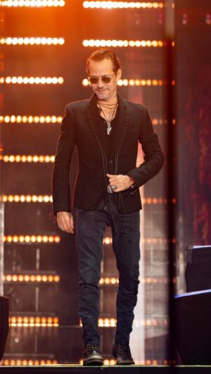 Marc Anthony Instagram - Mi gente! Es un honor para mí recibir estos reconocimientos a “Mejor Canción Tropical” y “ Mejor Álbum de Salsa”. Thank you @latingrammys and thank you mi gente for always being there! 🔥