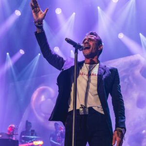 Marc Anthony Instagram - Mi Gente! Nos seguimos gozando el #ViviendoTour no se pierdan las nuevas fechas on sale este viernes. #EstoSigue