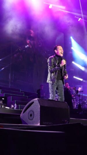 Marc Anthony Instagram - Mi gente, gracias por gozar conmigo cada fecha del #ViviendoTour 🔥 Ciudad de México! Nos vemos en muy poco!