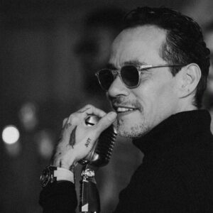Marc Anthony Instagram - Mi nueva canción ‘Punta Cana’ ya está disponible mi gente! Escúchenla en su plataforma favorita 🔥

Hoy 10 AM EST salimos con el video oficial! 🎥