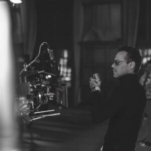 Marc Anthony Instagram - Mi nueva canción ‘Punta Cana’ ya está disponible mi gente! Escúchenla en su plataforma favorita 🔥

Hoy 10 AM EST salimos con el video oficial! 🎥