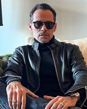 Marc Anthony Instagram - New take on a classic look. Thank you, my brother @davidbeckham . So proud of you. @dbeyewear from here on out.
