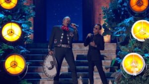 Marc Anthony Instagram - 🤩❤️‍🔥👏🏽 Todos de pie para aplaudir a @marcanthony y @pepeaguilar_oficial con su estreno global “Ojalá Te Duela” en nuestro escenario. #Billboards2023