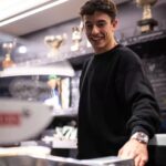 Marc Márquez Instagram - Conociendo a toda la familia @gresiniracing antes de la presentación oficial del equipo mañana a las 18.30h. 🎭 😁🕴 Meeting all #GresiniRacing family before the team official presentation tomorrow at 6.30PM ⏰️ #MM93 Italy
