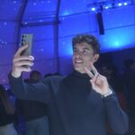 Marc Márquez Instagram - Recap de momentazos en la presentación de Eureka, el primer dispositivo con IA de @samsungespana. 🤳 Noche divertida retándonos con algunas de las nuevas funcionalidades del #GalaxyS24 Ultra! Me impresionó mucho el Live Translate 👌😃 #SamsungUnpacked #GalaxyAI