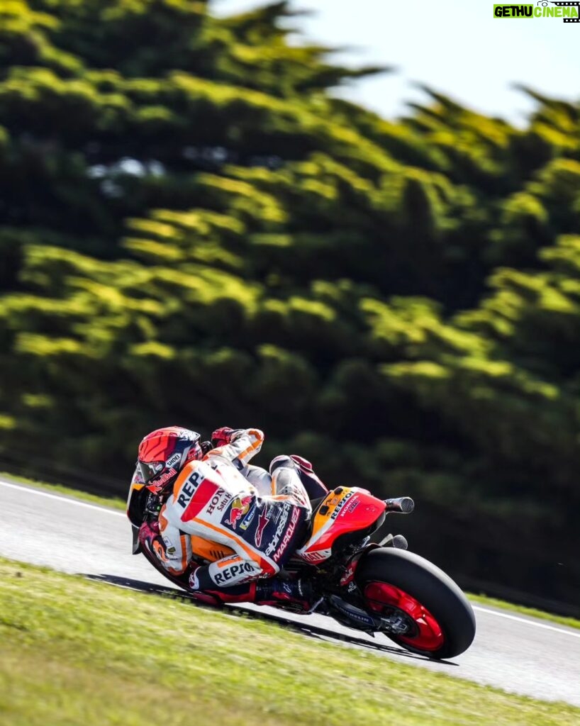 Marc Márquez Instagram - Cambio de planes! Mañana carrera larga... 👀 Change of plans! Tomorrow long race!! 💪🏼 #MM93 #AustralianGP #MotoGP Phillip Island GP Circuit