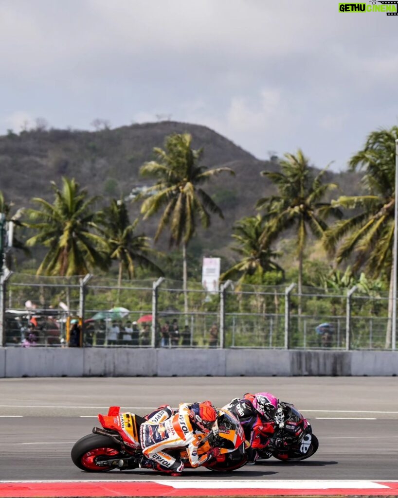 Marc Márquez Instagram - No ha sido un buen fin de semana. 😮‍💨 Gracias por el apoyo incondicional, Indonesia!! 🇮🇩❤️ Siguiente parada, Australia!! 🔜 __ Not a good weekend. Indonesia, thanks always for your support! Next stop: Australia!! #MM93 #IndonesianGP #MotoGP Mandalika International Circuit