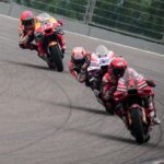 Marc Márquez Instagram - P.9🏁 Hoy he asumido riesgos para seguir al grupo de cabeza pero no ha podido ser. Contento con la remontada y el ritmo después de la caída. 💪🏼 P.9🏁Taking risks today to follow the leading group but I couldn’t. Happy with the result and the pace after the crash.  Thanks for the support, India! ✊🏻😍 #MM93 #IndianGP #MotoGP Buddh International Circuit
