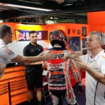 Marc Márquez Instagram - P.9🏁 Hoy he asumido riesgos para seguir al grupo de cabeza pero no ha podido ser. Contento con la remontada y el ritmo después de la caída. 💪🏼 P.9🏁Taking risks today to follow the leading group but I couldn’t. Happy with the result and the pace after the crash.  Thanks for the support, India! ✊🏻😍 #MM93 #IndianGP #MotoGP Buddh International Circuit