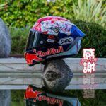 Marc Márquez Instagram - Un viaje convertido en casi toda una vida. ❤️ Pues sí… la última de la temporada, os presento este casco inspirado en la palabra 感謝 “Kansha”, una expresión japonesa más profunda y cercana que “arigato” (gracias). De todo corazón. Es muy especial para mí, espero que os guste. ☺️ One Heart. Satu Hati. ___ A journey that has become almost a lifetime. ❤️ Well… the last one of the season, I present to you this helmet inspired by the word 感謝 “Kansha”, a Japanese expression deeper and closer than “arigato” (thank you). An edition from all my heart. It’s very special to me, I hope you like it. ☺️ One heart. Satu Hati. #MM93 #MotoGP #ThankYou #ValenciaGP Created by @verticalgroup Designer @dave_designs