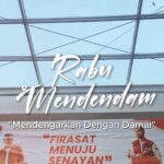Marcell Siahaan Instagram - Rabu Mendendam (Mendengarkan Dengan Damai) kami kali ini bersama Ibu-Ibu Pengajian dari Kiaracondong. Terima kasih karena sudah datang dan memberikan doa-doa baik untuk @marcellsiahaans ,semoga bisa berkumpul di Posko Semusim secepatnya #MarcellSiahaan #FirasatMenujuSenayan #Babaktisanesngabati #PoskoSemusim #KonengTiluLima #PDIPerjuangan #BantengMudalndonesia #GenerasiGotongRoyong #SolidBergerak Bandung, Indonesia