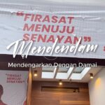 Marcell Siahaan Instagram - Assalamualaikum warahmatullahi wabarakatuh. Sampurasun parawargi. Mendendam, "Mendengarkan dengan Damai" kali ini saya habiskan bersama Komunitas Pengemudi Angkot Kota Bandung. Seperti biasa kami bertukar cerita sehari-hari, mendengarkan keluh kesah tentang kendala-kendala yang dihadapi. Tujuannya adalah agar transportasi umum ini tetap mampu beroperasi dengan baik dan layak. Tidak ketinggalan diskusi kami tentang bagaimana menyikapi rencana program konversi transportasi di Kota Bandung yang dilakukan oleh pemerintah. Bahagia rasanya saya dipercayakan untuk mendengarkan keluh kesah, saran dan masukan dari saudara-saudara pengemudi angkot mengenai apa yang seharusnya dan mungkin di upayakan demi kenyamanan bersama serta bagaimana agar profesi ini dapat secara konsisten bergerak maju yang, walaupun, di kemudian hari sistem ini tentunya akan terus mengalami penyesuaian demi kemajuan tranportasi umum secara menyeluruh, namun tetap berbasis kenyamanan penumpang serta kesejahteraan para pengemudinya. Semoga segera bertemu lagi. Bismillahirrahmanirrahim. Demi Merah Putih. #MarcellSiahaan #PoskoSemusim #FirasatMenujuSenayan #PDIPerjuangan #BantengMudaIndonesia #GenerasiGotongRoyong #SolidBergerak