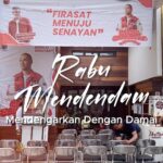 Marcell Siahaan Instagram - [08.11.2023] Rabu Mendendam (Mendengarkan Dengan Damai), yang pertama. Saya Marcell Siahaan,S.H. bersama teman-teman dari komunitas Skateboard dan Inline Skate Kota Bandung berkesempatan untuk nongkrong produktif di @poskosemusim hari ini. Kami bertukar cerita, pemikiran serta pendapat tentang bagaimana menjalani kegiatan sesuai profesi dan 'passion' kami, serta apa yang diharapkan untuk kedepannya. Saya sungguh berbahagia dan berharap dengan adanya pertemuan hari ini saya dapat mengumpulkan aspirasi dan masukan-masukan dengan baik sehingga mampu menemukan solusi paling tepat dan efektif bagi teman-teman komunitas sekalian.
