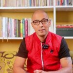 Marcell Siahaan Instagram - Nongkrong bareng @marcellsiahaans ?! Assalamualaikum wr.wb. Sampurasun parawargi, Saya Marcell Siahaan, S.H., Calon Legislatif DPR RI Dapil Jawa Barat 1 Kota Bandung dan Cimahi, ingin mengajak seluruh komunitas khususnya yang berada di kota Bandung dan Cimahi untuk bersilaturahmi, bertukar informasi serta berdiskusi dalam program Mendengarkan Dengan Damai atau “Rabu Mendendam”. Yang insya Allah akan diselenggarakan setiap hari Rabu sore (Ba'da Ashar) di Posko Semusim Jalan Sultan Agung No 10, Bandung. Untuk komunitas yang ingin bergabung dapat melakukan konfirmasi ke no 087765525055 (Kuota Terbatas). Mari kita budayakan Kembali kegiatan nongkrong yang produktif, yang akan menjadikan generasi yang komunikatif, yang bukan saja mahir berbicara tapi juga dengan penuh kesabaran hati, mampu menjadi pendengar yang baik. Ingatlah selalu bahwa apapun program hebat ditentukan oleh cara penyampaian dan pengumpulan aspirasi yang tepat dan konsisten, dengan harapan bahwa apapun solusi yang dihasilkan akan menjadi efektif, efisien dan tepat sasaran. Salam hangat. Demi Merah Putih.