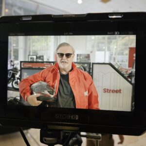 Marcelo Mansfield Instagram - Gravando pro Consórcio Honda !!! Bela campanha, bem produzida e projetada pro pessoal que quer uma moto pagando pouco por mes !!!

#hondamotorcycles #fun #funny #amazing #moto