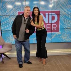 Marcelo Mansfield Instagram - #tbt da minha visita no Band Mulher com a querida Debora Selanne pra promover alguma das minha bobagens em Campinas !!!! 

#fun #funny #comedia #bandtv #bandtvcampinas #amazing #humor #humorista
